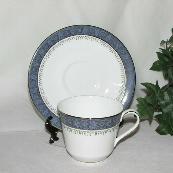 4 ROYAL DOULTON SHERBROOKE Fine Bone China Cups & Saucers H5009 Teacups lot #2 - Picture 2 of 6